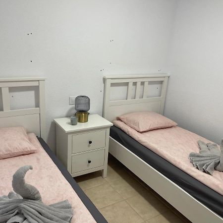Three Bedroom Apartment With Pool In Torrevieja Eksteriør billede