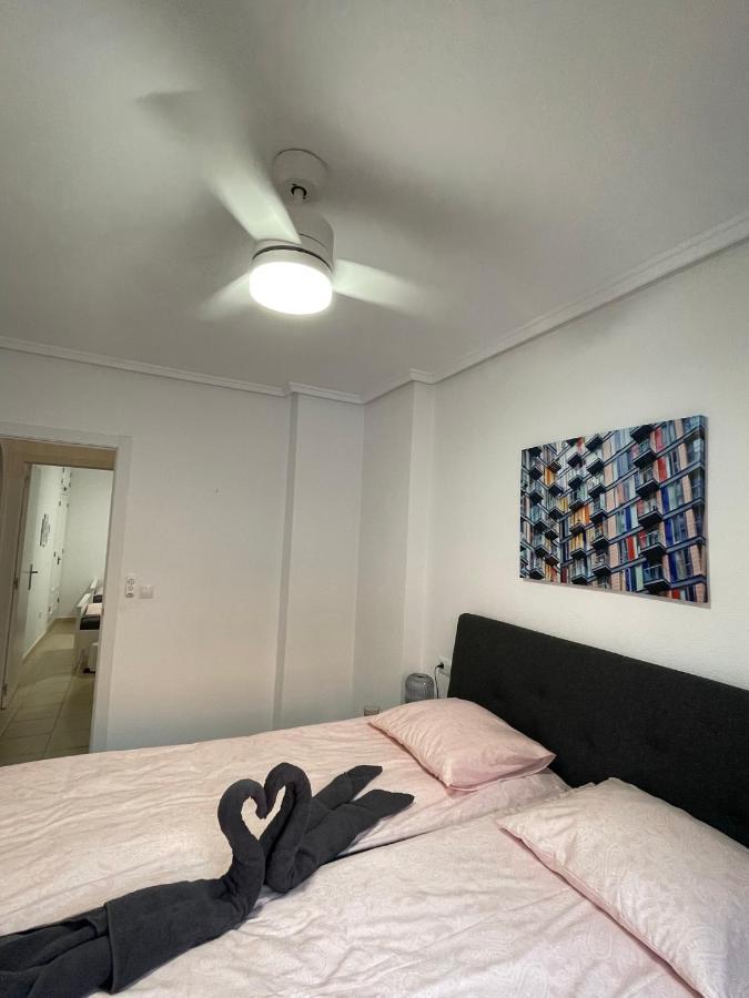Three Bedroom Apartment With Pool In Torrevieja Eksteriør billede