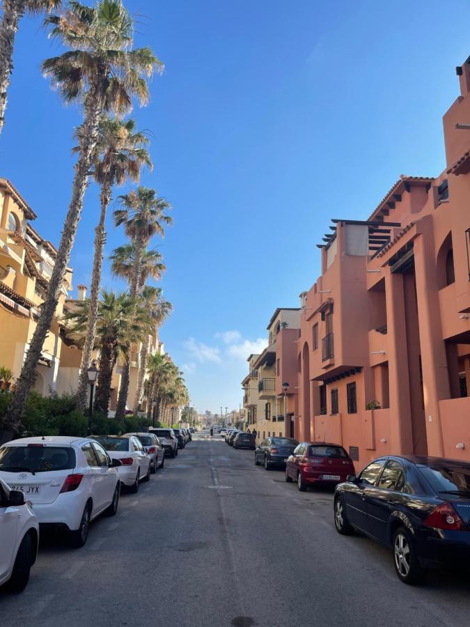 Three Bedroom Apartment With Pool In Torrevieja Eksteriør billede