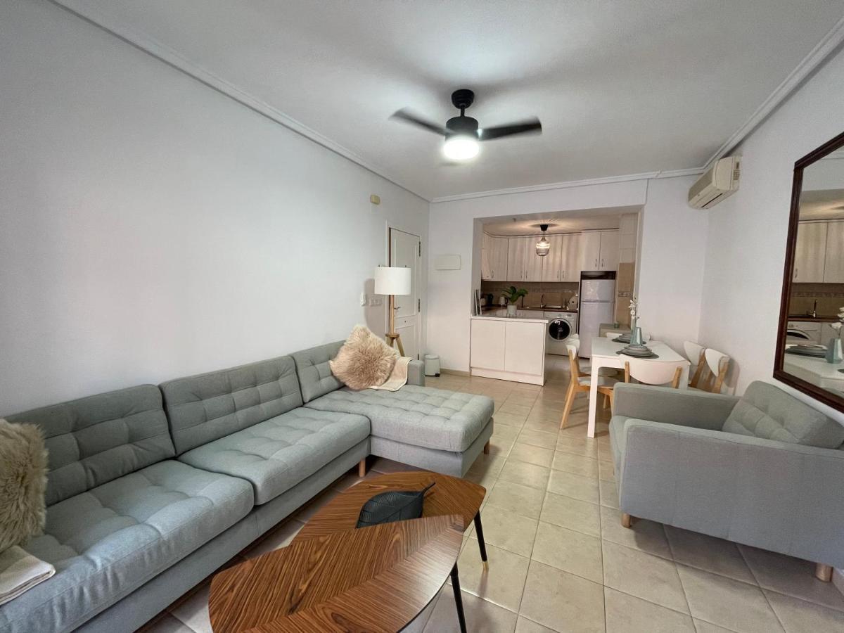 Three Bedroom Apartment With Pool In Torrevieja Eksteriør billede