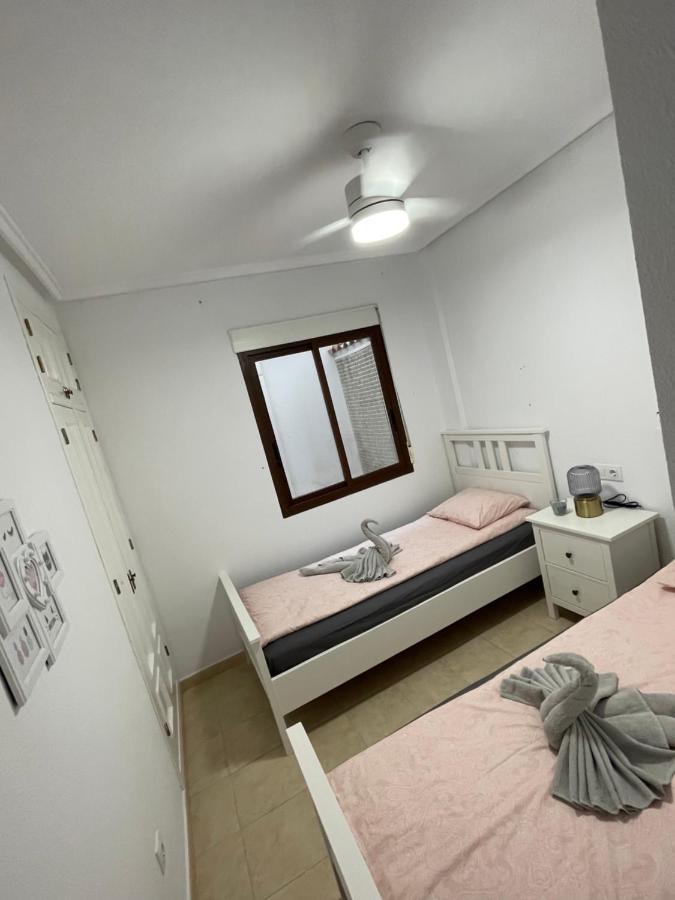 Three Bedroom Apartment With Pool In Torrevieja Eksteriør billede